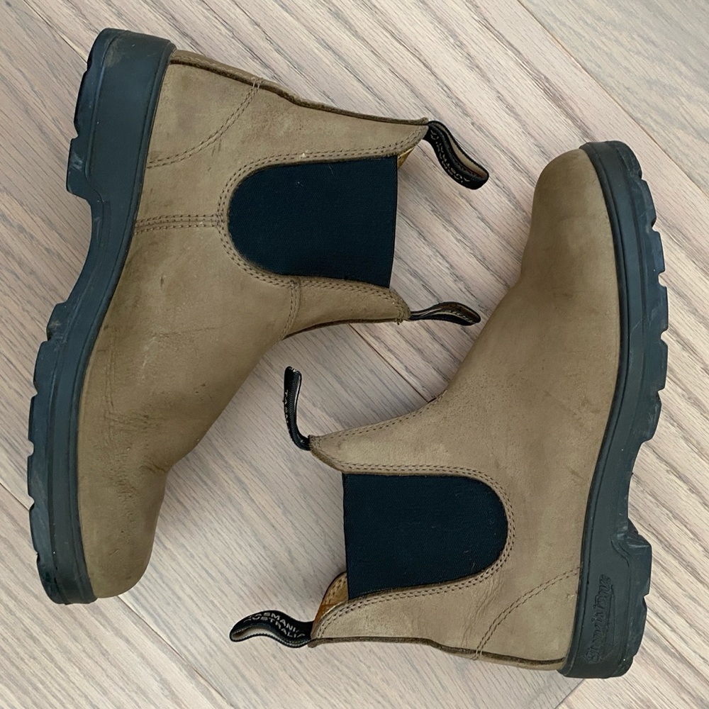BLUNDSTONE WOMEN'S CLASSICS CHELSEA BOOTS - TAUPE SZ 8